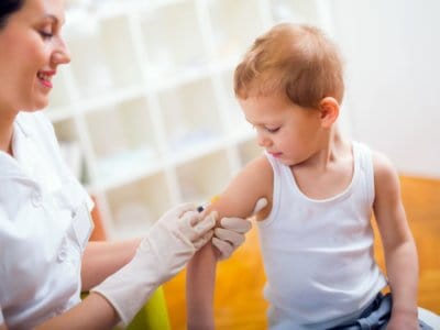 Zeckengefahr: Wissenswertes über die FSME-Impfung