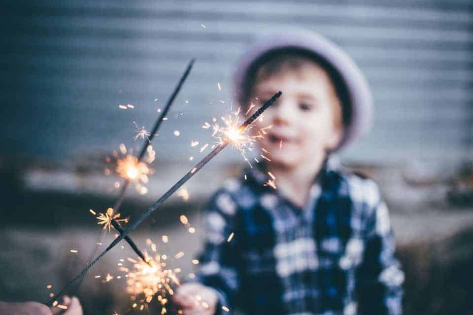 Feuerwerk mit Kindern sicher gestalten