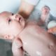 Babys baden: Wann, wie oft, wie lange, wo?
