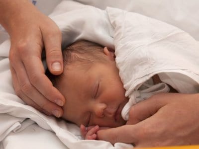 Die Entwicklung des Babys im ersten Lebensmonat