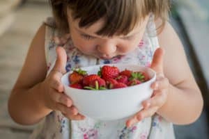 Wie zuechtet man Erdbeeren im Garten?