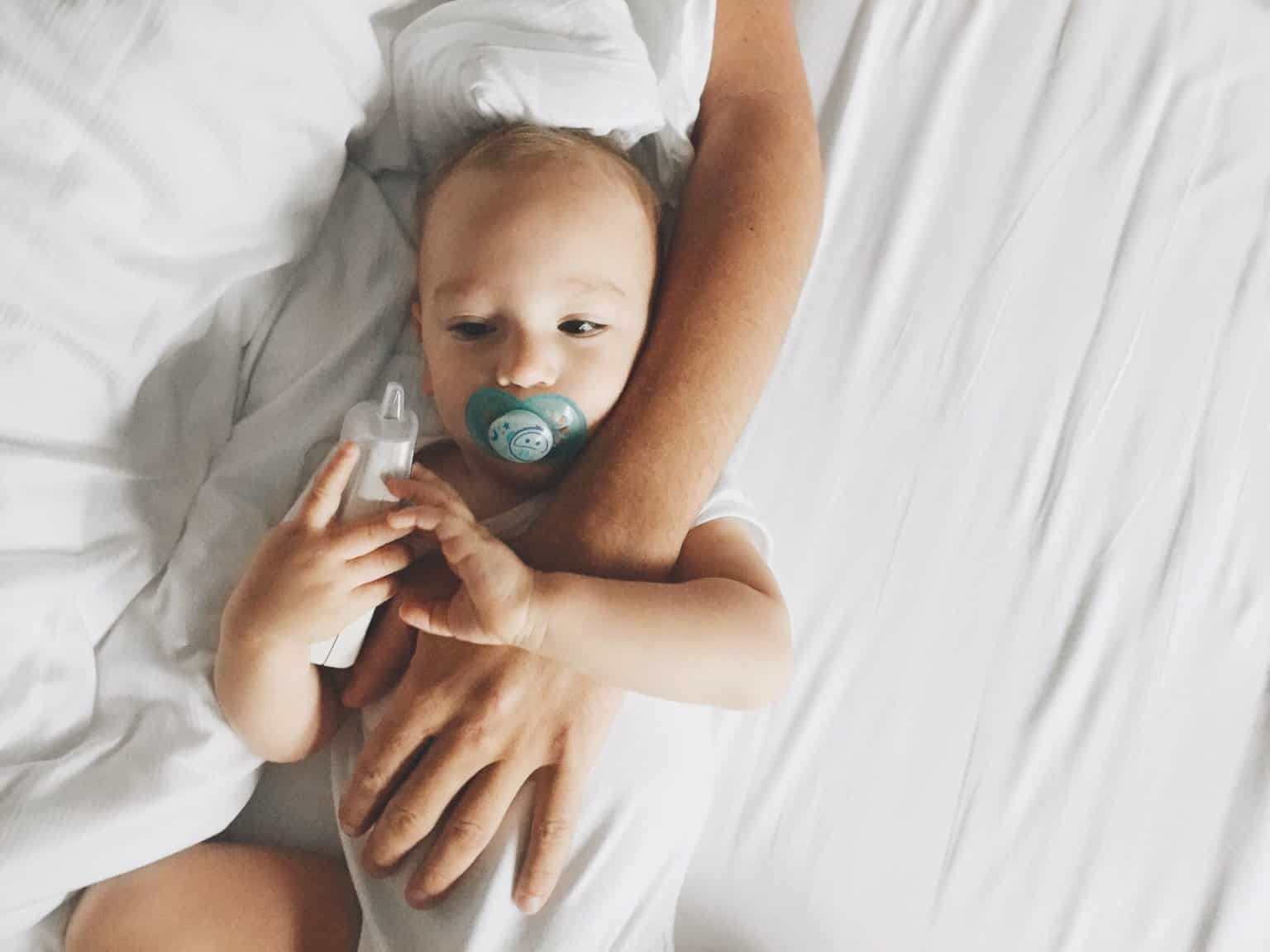 Engelwurzbalsam: So hilft es dem Baby bei Schnupfen