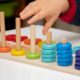 Farben lernen: So kannst du dein Kind spielerisch unterstützen
