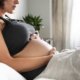 Dammmassage zur Geburtvorbereitung so wird sie richtig durchgeführt! Hebammen empfehlen Schwangeren vor der Geburt regelmäßige Dammmassagen.