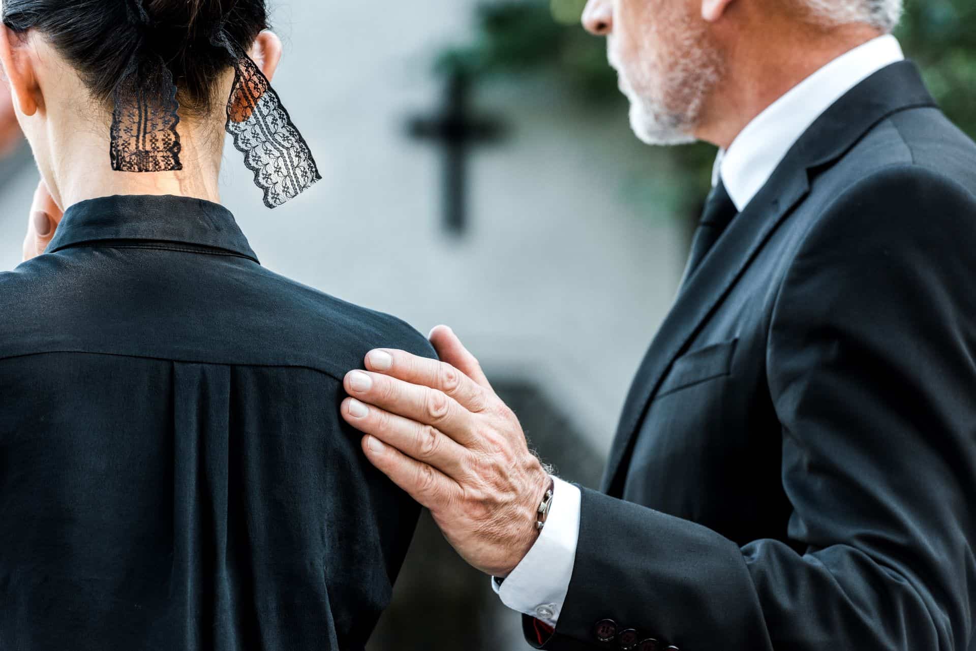 Sollen Kinder mit zur Beerdigung? | Mütterberatung