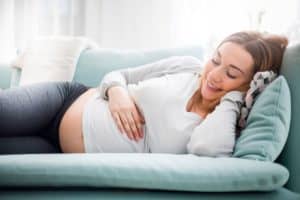 Eipollösung: Wann ist Zervix-Stripping zur Geburtseinleitung sinnvoll?