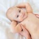 Babymassage: Anleitung für sanfte Streicheleinheiten