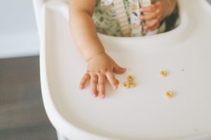 Pinzettengriff: So lernt Dein Baby gezielt greifen