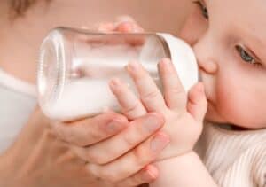 Pre-Milch, Anfangsnahrung, Folgenahrung: Die richtige Milchnahrung für dein Baby