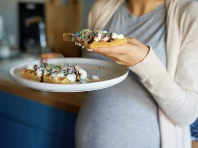 Schwangerschaftsgelüste: Ursachen & Tipps zum Umgang mit Heißhunger während der Schwangerschaft